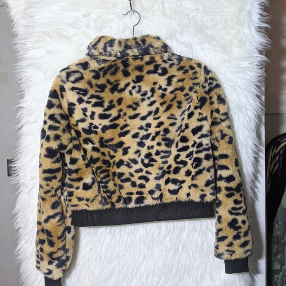 NWT Cheetah Faux Fur Bomber Jacket - Picture 2 of 9